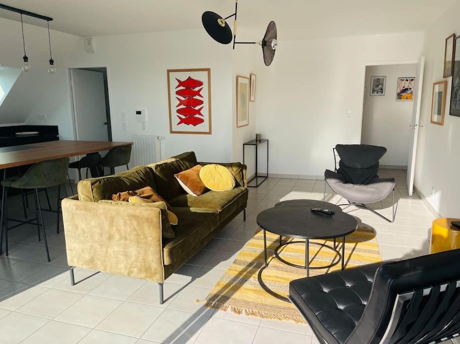 Appartement Lumineux Et Spacieux, Terrasse Et Parking Prive コンカルノー エクステリア 写真