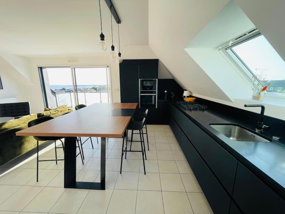 Appartement Lumineux Et Spacieux, Terrasse Et Parking Prive コンカルノー エクステリア 写真