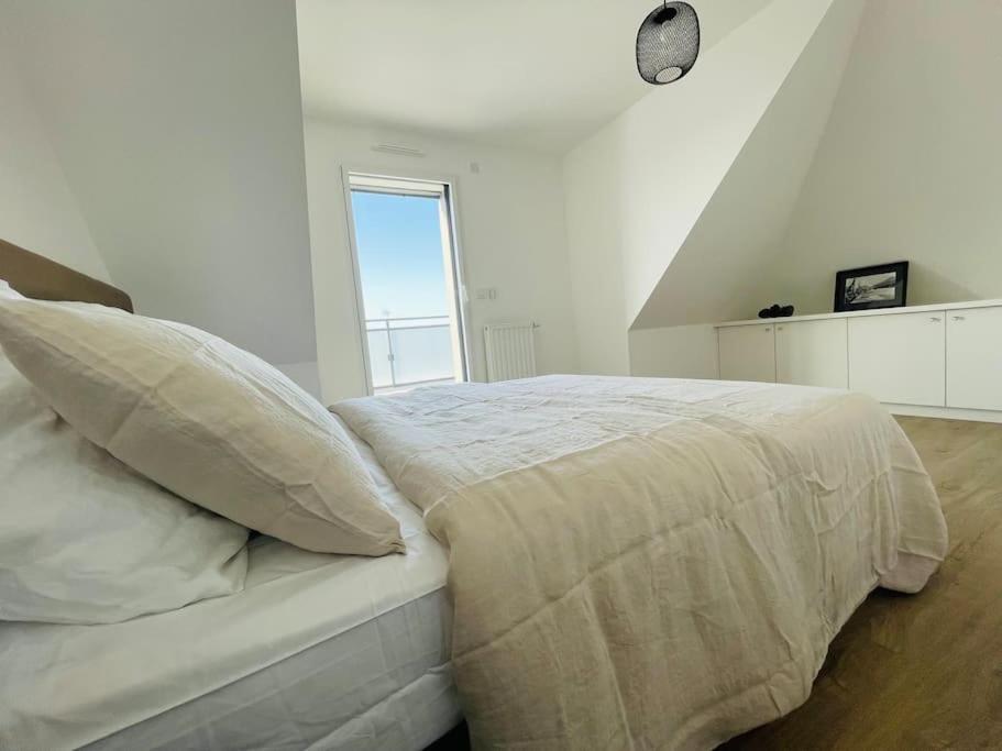 Appartement Lumineux Et Spacieux, Terrasse Et Parking Prive コンカルノー エクステリア 写真